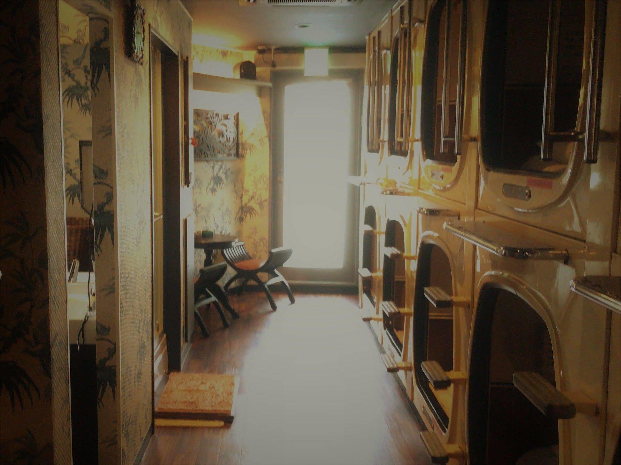 Capsule Shimbashi Hotel kapsul *